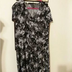 ladies plus size dress black Grey and white